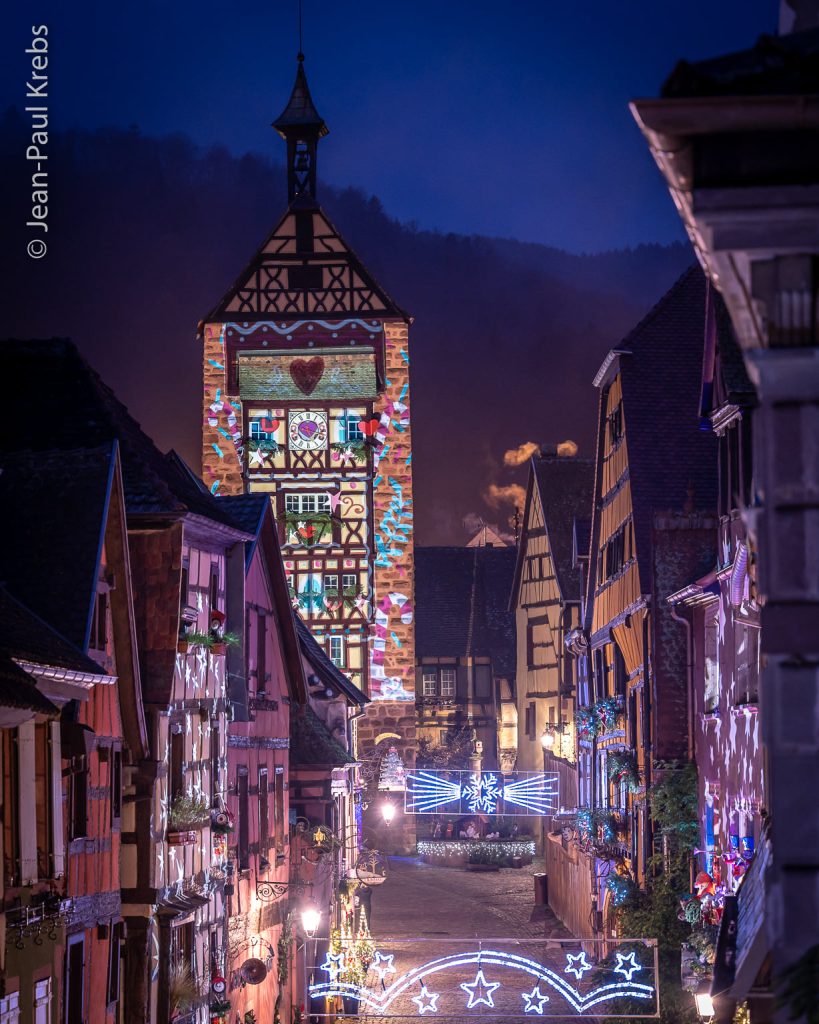 La tour du Dolder lors de marché de Noël de Riquewihr en Alsace