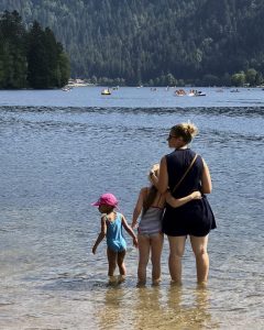 Der Longemer-See gilt als Naturerbe, das man unbedingt besuchen muss, und als Top-Touristenattraktion.