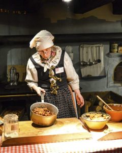 Für Kinder in der Weihnachtszeit (Ende November - anfangs Januar): eine Werkstatt für die Herstellung von Bredele, der köstlichen elsässischen Küchelchen.