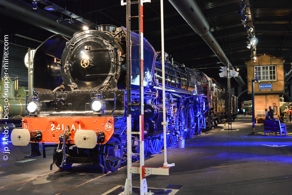 Nein, nein, das Eisenbahn-Museum stellt keine Modelle vor, sondern die realen Stahl Monster, die unsere Eisenbahnen seit über einem Jahrhundert befahren haben!